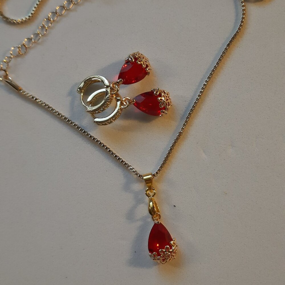 Brand New 18K Gold Plated Chain With Pendant And Matching Earrings